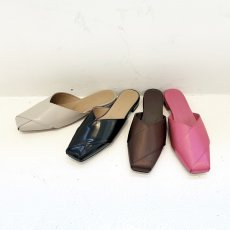 画像1: 【予約商品】《納期：2月中旬〜3月上旬》【 ATELIER BRUGGE 】 アトリエブルージュ 日本製 CROSS MULES ミュール サンダル 春夏秋 レディース  (1)