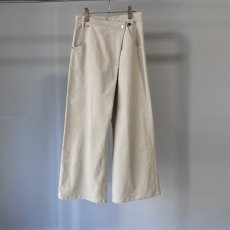 画像3: 【予約商品】《納期：10月》【 MARGAUX VINTAGE 】 マルゴーヴィンテージ ストレッチ ダブル釦 アシンメトリー ダブルラップ コーデュロイ ワイド パンツ レディース  (3)