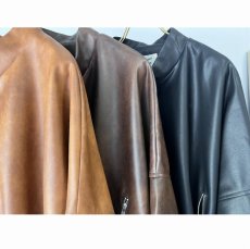 画像2: 【予約商品】《納期：9月中》【 MARGAUX VINTAGE 】 マルゴーヴィンテージ FAKE LEATHER JACKET フェイクレザー ジャケット レディース  (2)