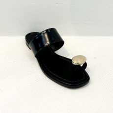 画像2: 【予約商品】《納期：2025年4月上〜4月末旬》【 ATELIER BRUGGE 】アトリエブルージュ 日本製 METAL MOTIF THONG SANDALS トング サンダル 春夏秋 レディース  (2)