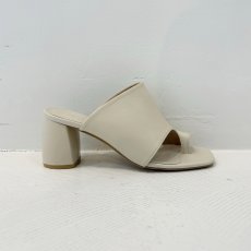 画像13: 【予約商品】《納期：2025年3月中〜4月上旬》【 ATELIER BRUGGE 】アトリエブルージュ 日本製 HEEL UP THONG SANDALS 羊革 トング サンダル 春夏秋 レディース  (13)