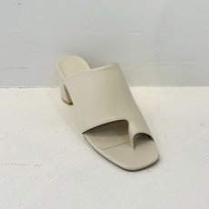 画像12: 【予約商品】《納期：2025年3月中〜4月上旬》【 ATELIER BRUGGE 】アトリエブルージュ 日本製 HEEL UP THONG SANDALS 羊革 トング サンダル 春夏秋 レディース  (12)