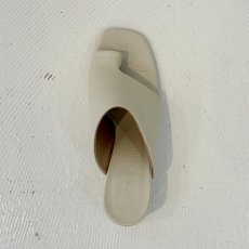 画像15: 【予約商品】《納期：2025年3月中〜4月上旬》【 ATELIER BRUGGE 】アトリエブルージュ 日本製 HEEL UP THONG SANDALS 羊革 トング サンダル 春夏秋 レディース  (15)