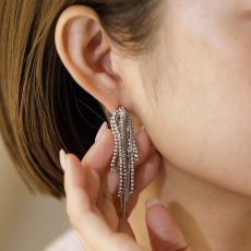 画像2: 【予約商品】《納期：2025年4月上旬〜中旬》【 CHIGNON 】 シニヨン ラインストーン フリンジ ピアス オールシーズン レディース  (2)