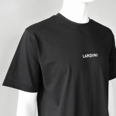画像2: 《 国内正規品 》【 LARDINI 】 ラルディーニ メタルクリップ ブートニエール ゆったりシルエット ロゴ Tシャツ オールシーズン メンズ  (2)
