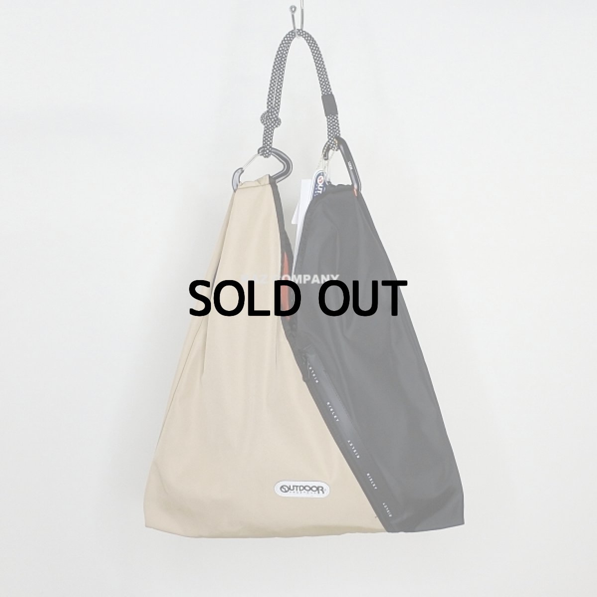 画像1: 【 RISREY x OUTDOOR PRODUCTS 】 リズレー リズレイ アウトドア コラボ トライアングル バッグ BAG オールシーズン ユニセックス  (1)