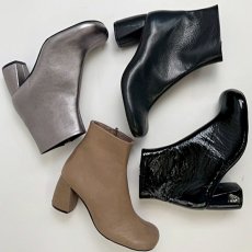画像1: 【予約商品】《納期：25年9月末〜10月中》【 ATELIER BRUGGE 】 アトリエブルージュ 日本製 羊革 OBLIQUE SHORT BOOTS オブリーク ショート ブーツ ブーティ オールシーズン レディース  (1)