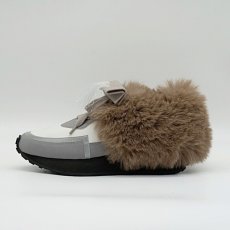 画像2: 【予約商品】《納期：25年9月1日》【 MAISON MAVERICK PRESENTS 】 メゾン マヴェリック プレゼンツ Fur Embellished Trad Sneakers ファー スニーカー 春秋冬 レディース  (2)