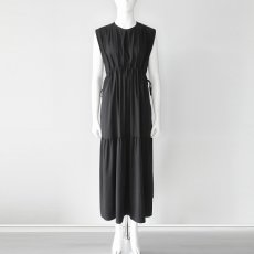 画像1: 【 Lallia Mu 】 ラリアムー きれいめ テロテロ しっとり ストレッチ ナイロン キャザー ワンピース 春夏秋 レディース  (1)