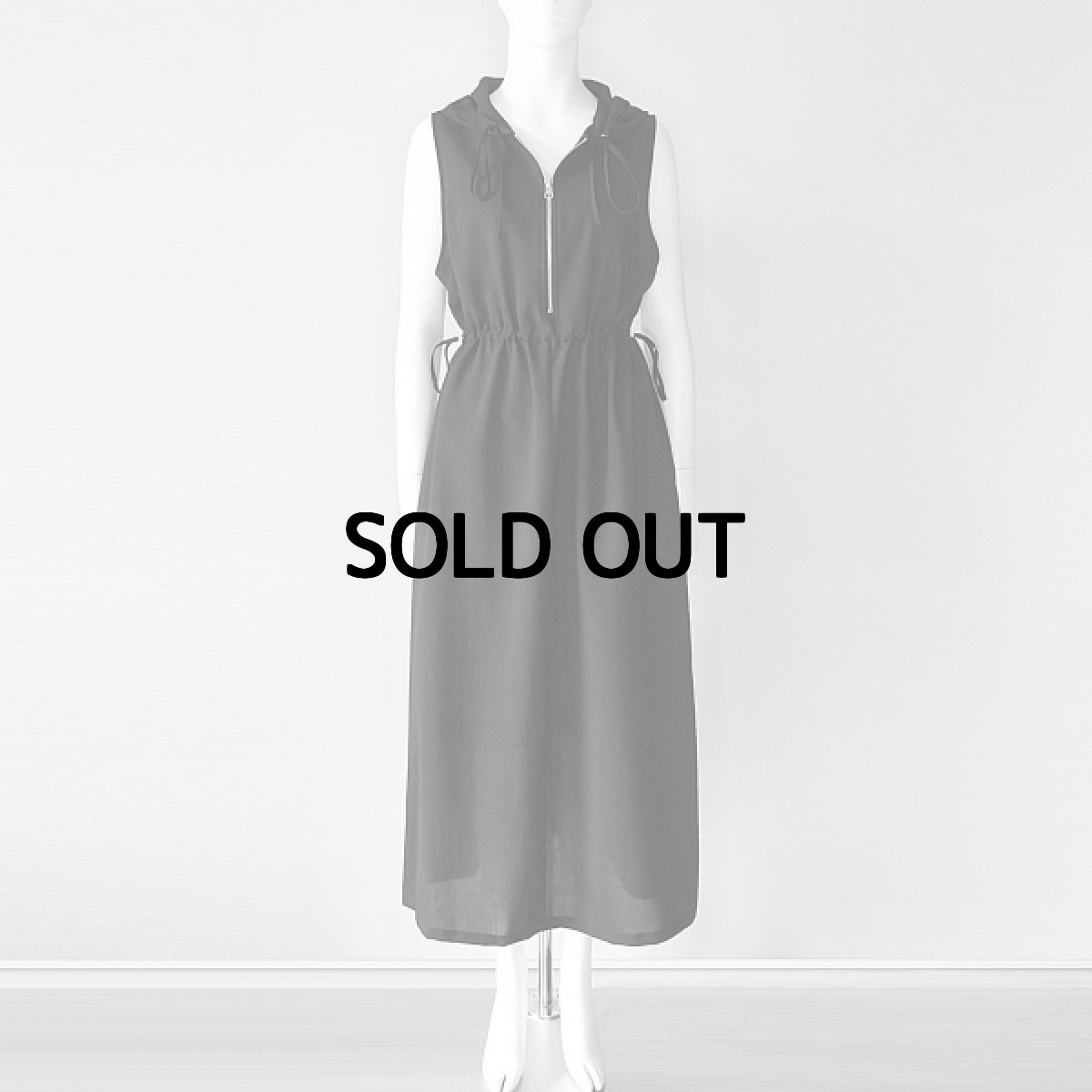 画像1: 【 MARGAUX VINTAGE 】 マルゴーヴィンテージ ハーフジップ ウエスト ドローコード フーディ ジョーゼット ワンピース 春夏秋 レディース  (1)