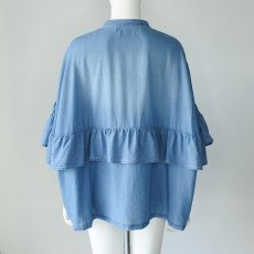 画像5: 【 CYAN TOKYO 】シアン トーキョー ゆったりシルエット フリル シャンブレー デニム シャツ ブラウス 春夏秋 レディース  (5)