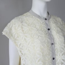 画像2: 【 CHIGNON 】 シニヨン 異素材コンビ フラワー刺繍 ブラウス 春夏秋 レディース  (2)