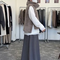 画像7: 【予約商品】《納期：2025年10月中旬〜10月下旬》【 CYAN TOKYO 】シアン トーキョー バックオーバー ハイネック ファー ベスト ジレ 春秋冬 レディース  (7)