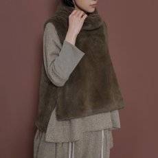 画像1: 【予約商品】《納期：2025年10月中旬〜10月下旬》【 CYAN TOKYO 】シアン トーキョー バックオーバー ハイネック ファー ベスト ジレ 春秋冬 レディース  (1)