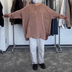 画像5: 【予約商品】《納期：2025年10月中旬〜10月下旬》【 CYAN TOKYO 】シアン トーキョー 異素材コンビ グロッシーヘンリー 袖リブ ブラウス 春秋冬 レディース  (5)