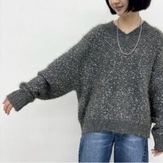 画像4: 【予約商品】《納期：2025年11月上旬》【 CYNICAL 】 シニカル ノンチク ブークレ ラメ フェザー ネップ ウォッシャブル Vネック コクーン ニット 春秋冬 レディース  (4)