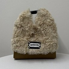 画像4: 予約商品《８/末頃入荷》【 RISLEY x OUTDOOR 】 リズレー リズレイ アウトドア コラボ Triangle fur bag エコファー トライアングル バッグ 春秋冬 レディース  (4)