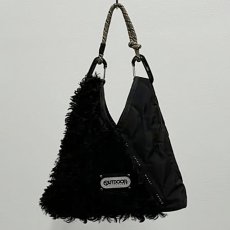 画像8: 予約商品《８/末頃入荷》【 RISLEY x OUTDOOR 】 リズレー リズレイ アウトドア コラボ Triangle fur quilt mini bag エコファー トライアングル ミニ バッグ 春秋冬 レディース  (8)