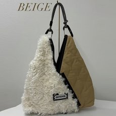 画像2: 予約商品《８/末頃入荷》【 RISLEY x OUTDOOR 】 リズレー リズレイ アウトドア コラボ Triangle fur quilt bag エコファー トライアングル バッグ 春秋冬 レディース  (2)