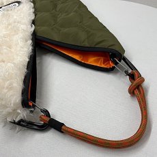 画像15: 予約商品《８/末頃入荷》【 RISLEY x OUTDOOR 】 リズレー リズレイ アウトドア コラボ Triangle fur quilt bag エコファー トライアングル バッグ 春秋冬 レディース  (15)