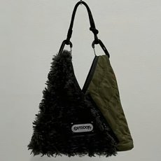 画像6: 予約商品《８/末頃入荷》【 RISLEY x OUTDOOR 】 リズレー リズレイ アウトドア コラボ Triangle fur quilt mini bag エコファー トライアングル ミニ バッグ 春秋冬 レディース  (6)