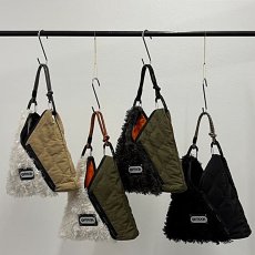 画像1: 予約商品《８/末頃入荷》【 RISLEY x OUTDOOR 】 リズレー リズレイ アウトドア コラボ Triangle fur quilt mini bag エコファー トライアングル ミニ バッグ 春秋冬 レディース  (1)
