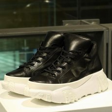 画像2: 【 onegravity 】ワングラヴィティ 日本製 TATSUYA OCONOGI コラボ 本革 厚底 6cm UP ビブラムソール チャンキー ミッドカット スニーカー オールシーズン メンズ  (2)