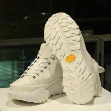 画像1: 【 onegravity 】ワングラヴィティ 日本製 TATSUYA OCONOGI コラボ 本革 厚底 6cm UP ビブラムソール チャンキー ミッドカット スニーカー オールシーズン メンズ  (1)