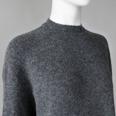 画像2: 【 CLOCHE 】 クロッシェ クロシェ ゆったりシルエット ウォッシャブル ウール混 三角ストール付き プルオーバー ニット 春秋冬 レディース  (2)