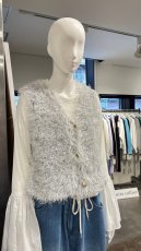 画像2: 【予約商品】《納期:2026年1月下旬》【 Dignite Collier 】 ディニテコリエ フェザー ニット ベスト ジレ 春秋 レディース  (2)